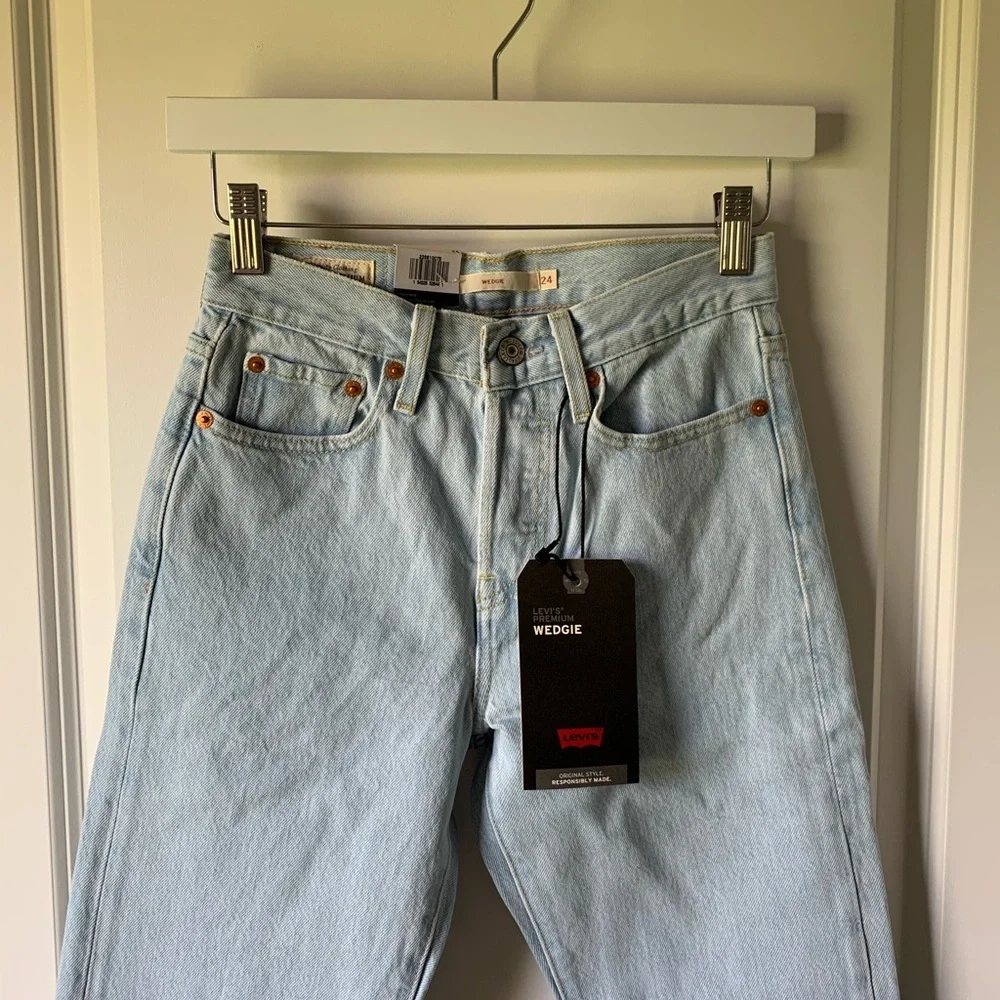 $20 ALL LEVIS ⭐️ Levi’s wedgie fit jean in signal lost - light wash - Picture 9 of 13